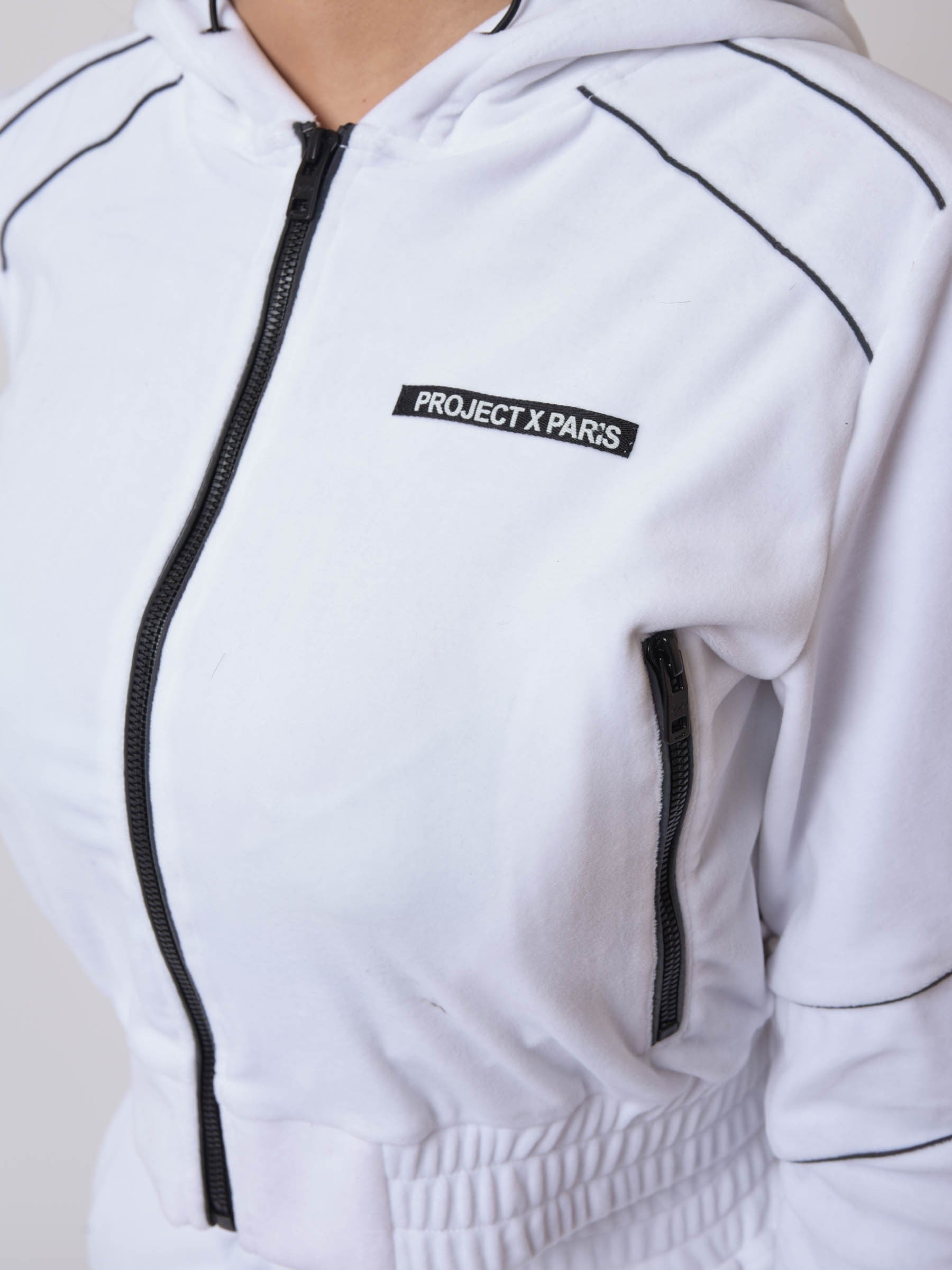 veste-velvet-a-capuche-avec-pipings-contrastes-blanc