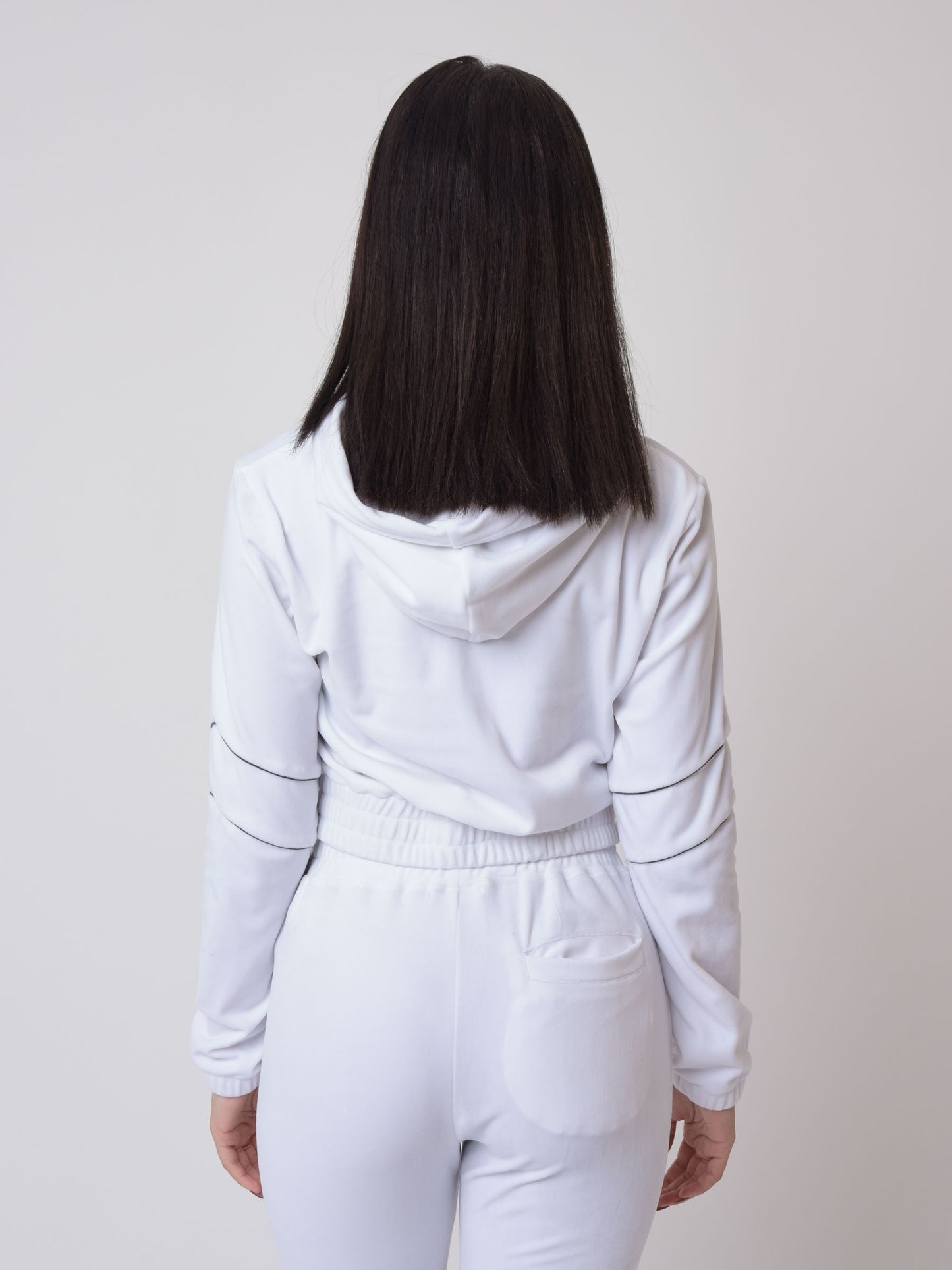veste-velvet-a-capuche-avec-pipings-contrastes-blanc