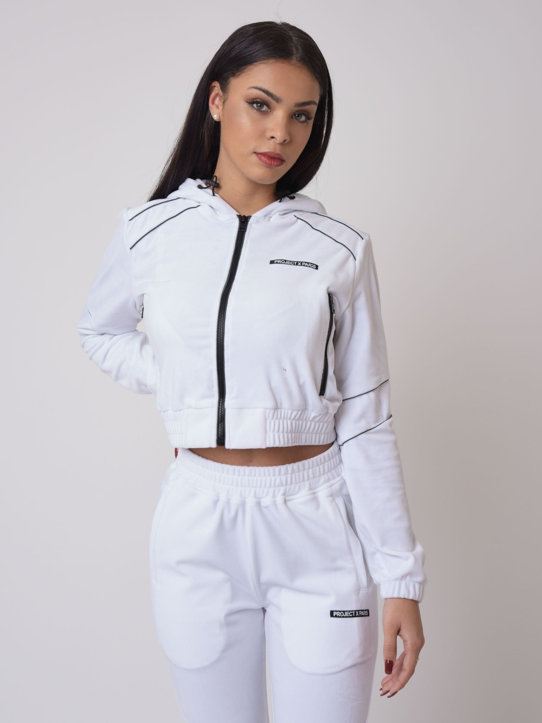 veste-velvet-a-capuche-avec-pipings-contrastes-blanc