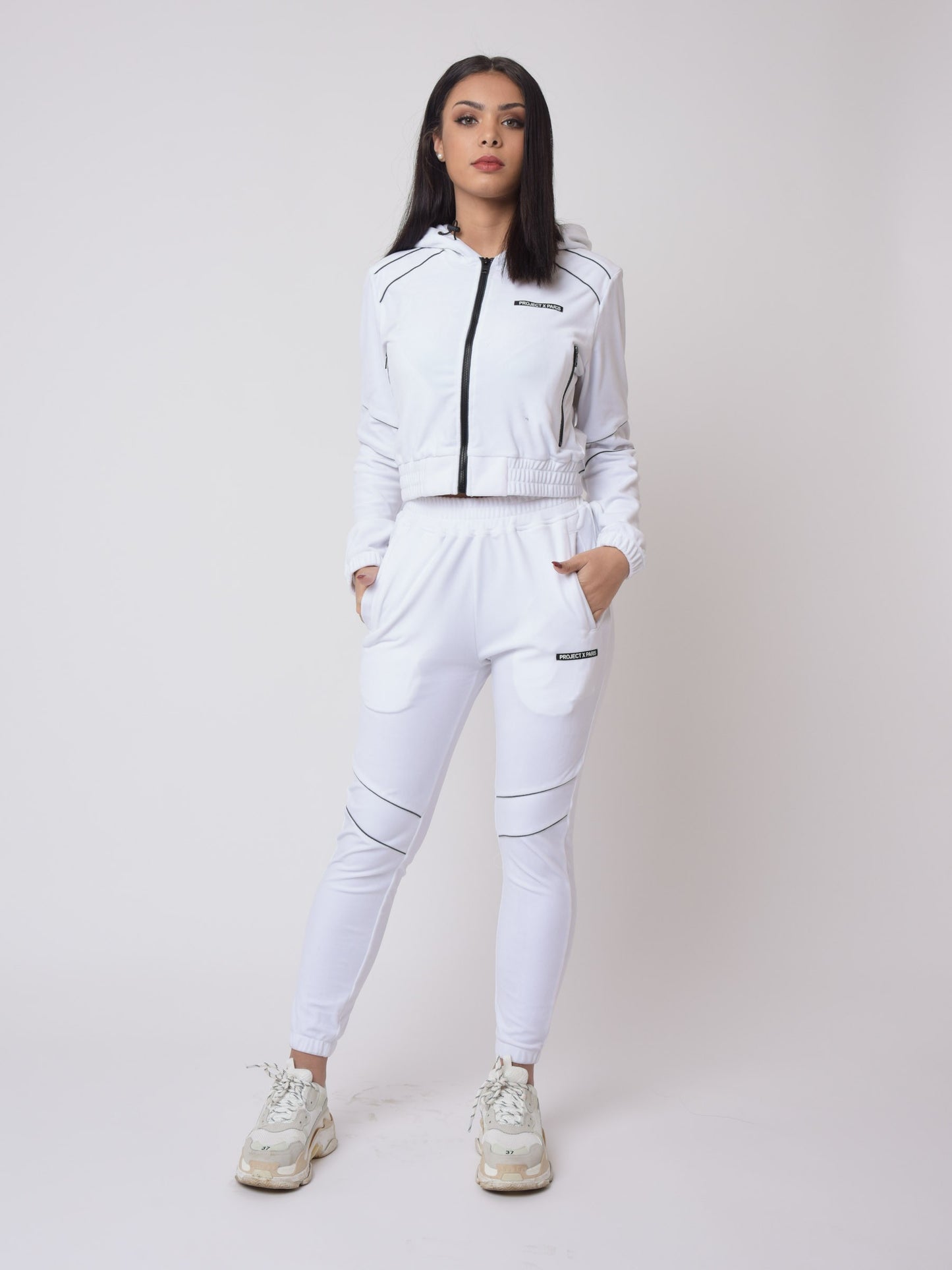 veste-velvet-a-capuche-avec-pipings-contrastes-blanc