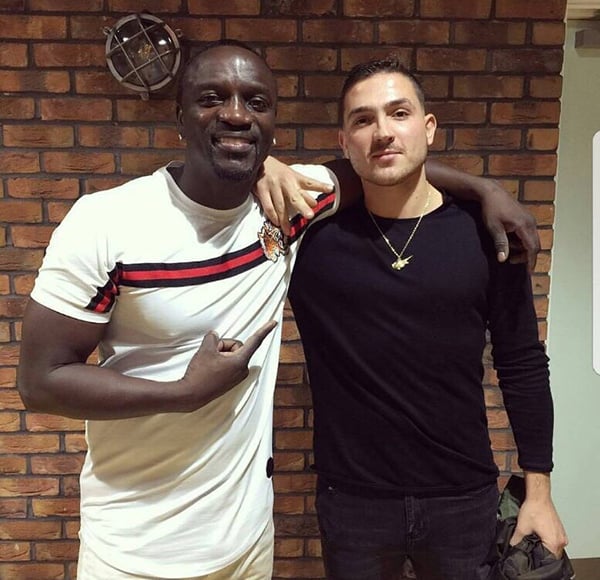 Akon con la camiseta Project X Paris TIGER