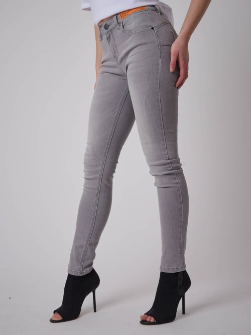 Skinny fit push-up jeans...