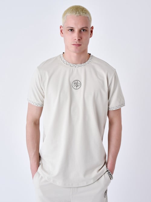 T-shirt com detalhes...