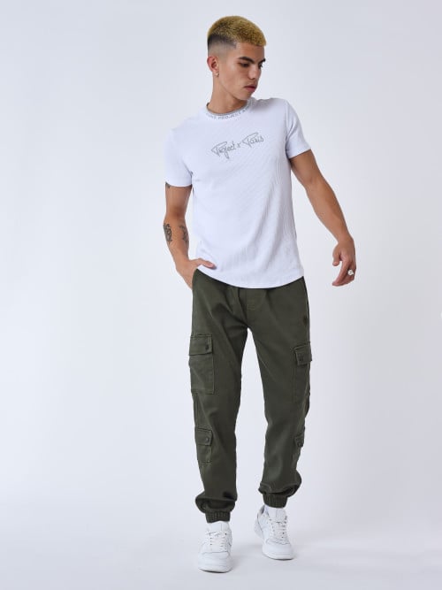 Multi-pocket cargo pants...