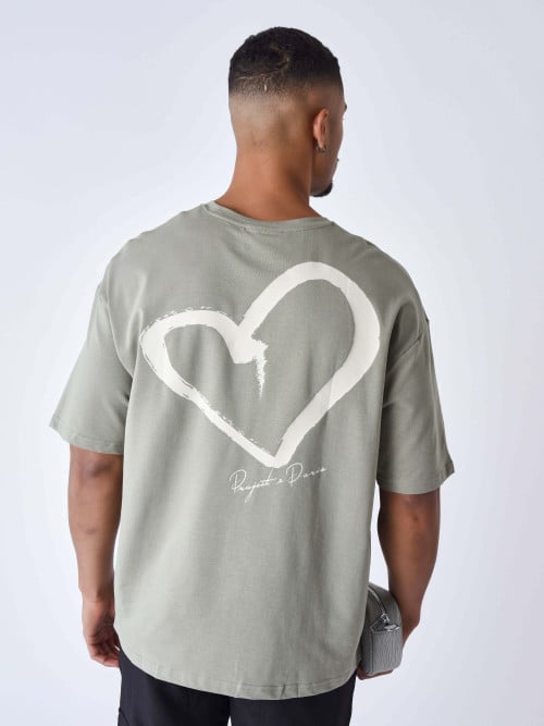 T-shirt com coração bordado...