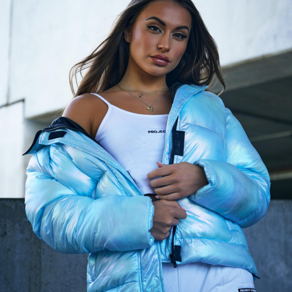 Women's down jackets, the hype garment for winter